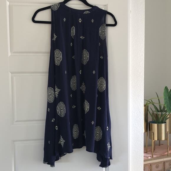 Hi-Low Blue and White Tunic Top - S - Picture 6 of 6